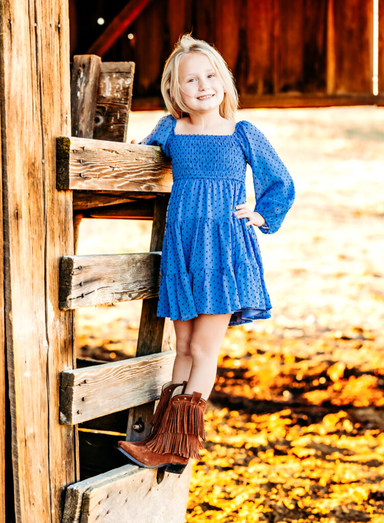 barn photos during sibling photo session 